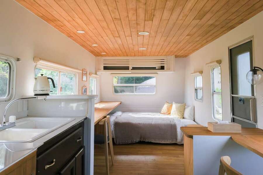 都農B邸(宮崎県) | 【まるっと貸切専用】再生トレーラーで過ごす、海と