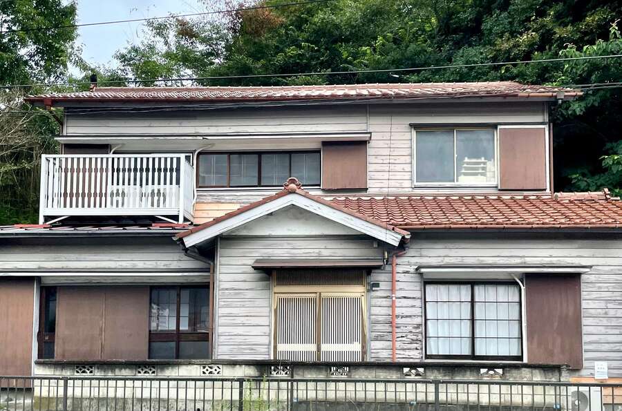 葉山B邸(神奈川県) | 【バス停徒歩1分】葉山の日常が味わえる、150人の