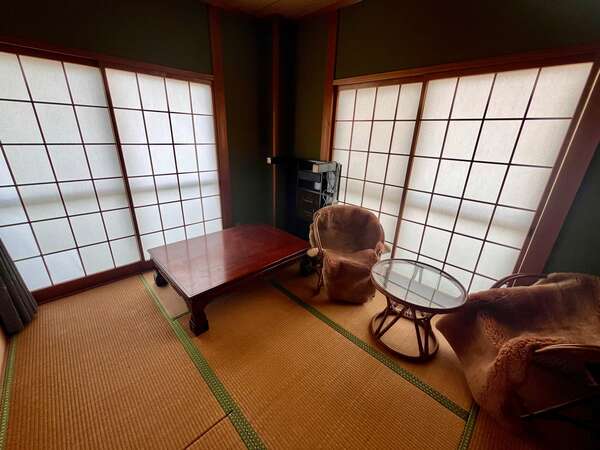 玄関側和室の写真